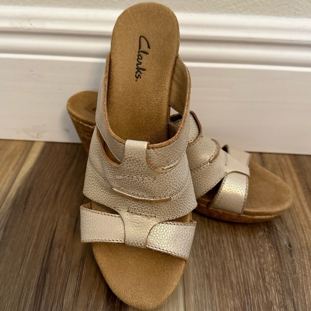 Clarks Open Toe color Beige Women's Sandals Size 8 M